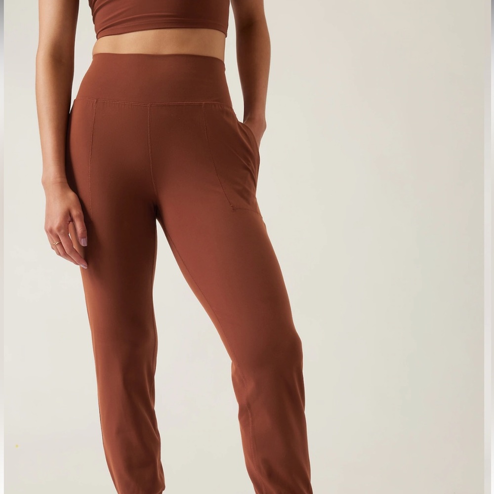 Athleta Salutation Jogger, NWOT, Size Medium, High Waisted